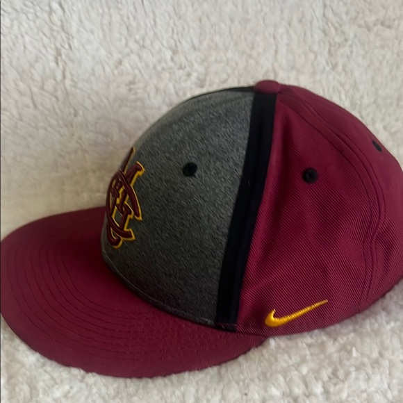 Nike Gray and‎ Red Snapback Hat - Picture 2 of 15
